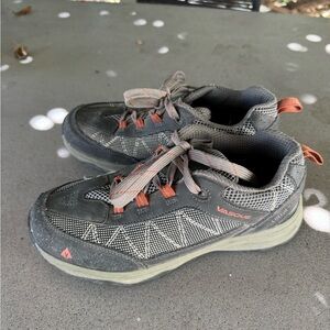 Kids Vasque Hiking Shoes, size 6